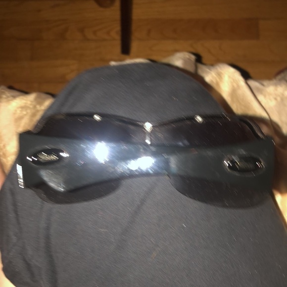 Gucci black Authentic Shield sunglasses black dark  lens  perfect like new - Picture 10 of 12